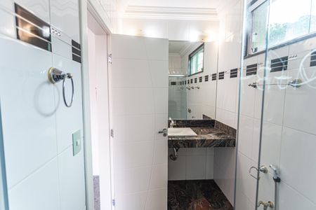 Casa para alugar com 300m², 4 quartos e 3 vagasBanheiro Social no 2° Andar