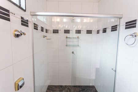 Casa para alugar com 300m², 4 quartos e 3 vagasBanheiro Social no 2° Andar