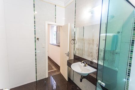 Casa para alugar com 300m², 4 quartos e 3 vagasBanheiro da Suíte