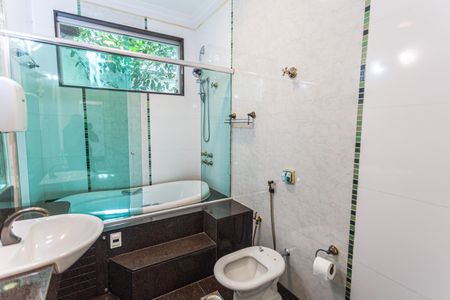 Casa para alugar com 300m², 4 quartos e 3 vagasBanheiro da Suíte