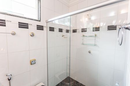 Casa para alugar com 300m², 4 quartos e 3 vagasBanheiro Social no 2° Andar