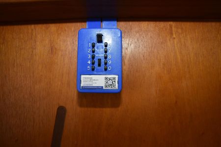 porta com lockbox cod LC2484899 de apartamento para alugar com 2 quartos, 58m² em Jardim Ana Maria, Jundiaí