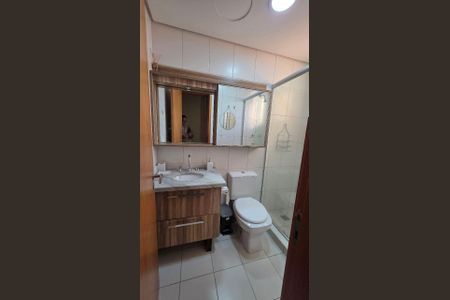 Banheiro social de apartamento para alugar com 3 quartos, 75m² em Vila Jardim, Porto Alegre