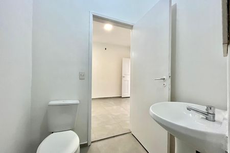 Casa para alugar com 80m², 2 quartos e sem vaga Casa para alugar com 80m², 2 quartos e sem vagaBanheiro da Suíte 1