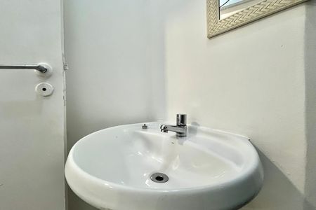 Casa para alugar com 80m², 2 quartos e sem vaga Casa para alugar com 80m², 2 quartos e sem vagaBanheiro da Suíte 1