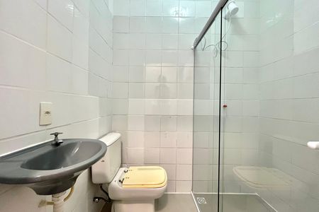 Casa para alugar com 80m², 2 quartos e sem vaga Casa para alugar com 80m², 2 quartos e sem vagaBanheiro da Suíte 2