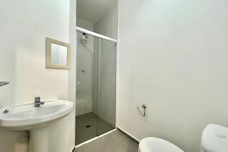 Casa para alugar com 80m², 2 quartos e sem vaga Casa para alugar com 80m², 2 quartos e sem vagaBanheiro da Suíte 1