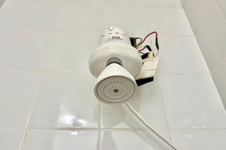 Casa para alugar com 80m², 2 quartos e sem vaga Casa para alugar com 80m², 2 quartos e sem vagaBanheiro da Suíte 1