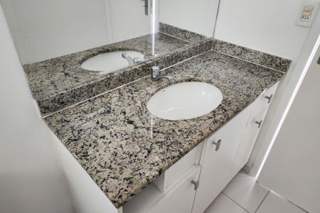 Apartamento à venda com 80m², 2 quartos e 2 vagasBanheiro Social