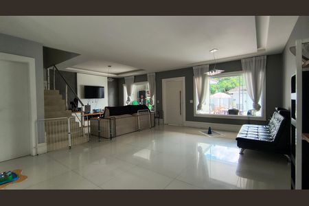 Sala de casa de condomínio para alugar com 4 quartos, 275m² em Barra da Tijuca, Rio de Janeiro