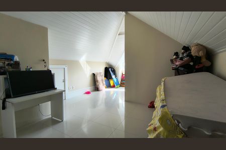 Casa de condomínio para alugar com 275m², 4 quartos e 4 vagas Casa de condomínio para alugar com 275m², 4 quartos e 4 vagasÁrea comum