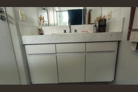 Casa de condomínio para alugar com 275m², 4 quartos e 4 vagas Casa de condomínio para alugar com 275m², 4 quartos e 4 vagasBanheiro da Suíte 3