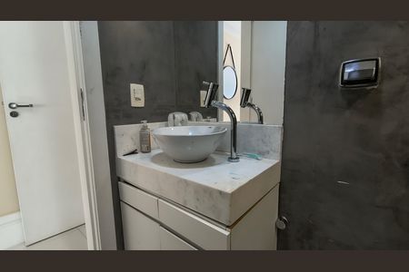 Casa de condomínio para alugar com 275m², 4 quartos e 4 vagas Casa de condomínio para alugar com 275m², 4 quartos e 4 vagasBanheiro da Suíte 1