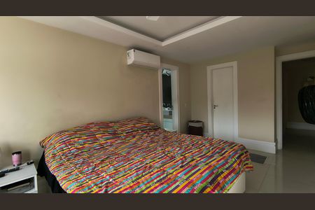 Casa de condomínio para alugar com 275m², 4 quartos e 4 vagas Casa de condomínio para alugar com 275m², 4 quartos e 4 vagasSuíte 2