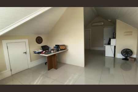 Casa de condomínio para alugar com 275m², 4 quartos e 4 vagas Casa de condomínio para alugar com 275m², 4 quartos e 4 vagasÁrea comum