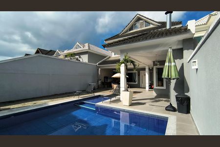Casa de condomínio para alugar com 275m², 4 quartos e 4 vagas Casa de condomínio para alugar com 275m², 4 quartos e 4 vagasQuintal
