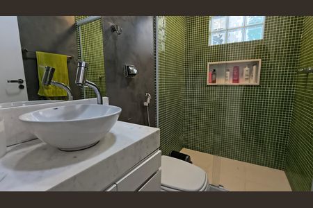 Casa de condomínio para alugar com 275m², 4 quartos e 4 vagas Casa de condomínio para alugar com 275m², 4 quartos e 4 vagasBanheiro da Suíte 1