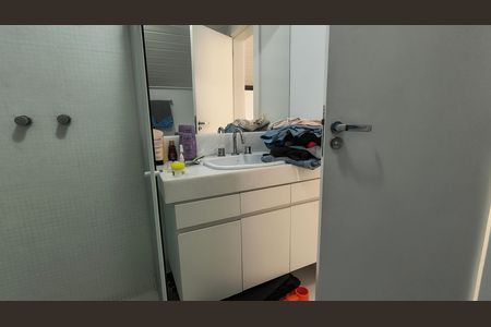Casa de condomínio para alugar com 275m², 4 quartos e 4 vagas Casa de condomínio para alugar com 275m², 4 quartos e 4 vagasÁrea comum