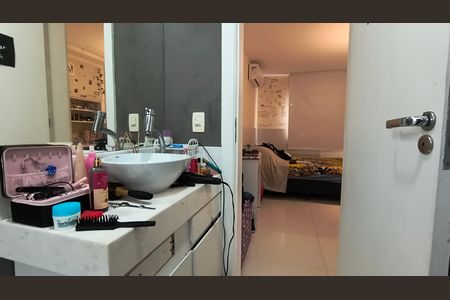 Casa de condomínio para alugar com 275m², 4 quartos e 4 vagas Casa de condomínio para alugar com 275m², 4 quartos e 4 vagasBanheiro da Suíte 4