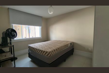 Casa de condomínio para alugar com 275m², 4 quartos e 4 vagas Casa de condomínio para alugar com 275m², 4 quartos e 4 vagasSuíte 3