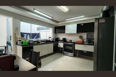 Casa de condomínio para alugar com 275m², 4 quartos e 4 vagas Casa de condomínio para alugar com 275m², 4 quartos e 4 vagasCozinha