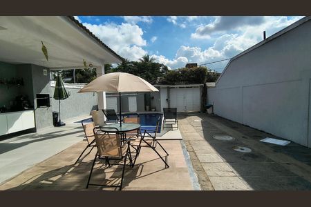 Casa de condomínio para alugar com 275m², 4 quartos e 4 vagas Casa de condomínio para alugar com 275m², 4 quartos e 4 vagasQuintal