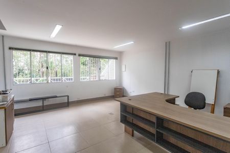 Casa à venda com 750m², 4 quartos e 4 vagas Casa à venda com 750m², 4 quartos e 4 vagasEscritório