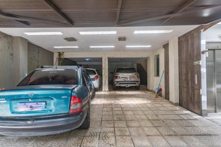 Casa à venda com 750m², 4 quartos e 4 vagas Casa à venda com 750m², 4 quartos e 4 vagasGaragem