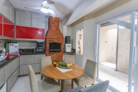 Casa à venda com 750m², 4 quartos e 4 vagas Casa à venda com 750m², 4 quartos e 4 vagasCozinha