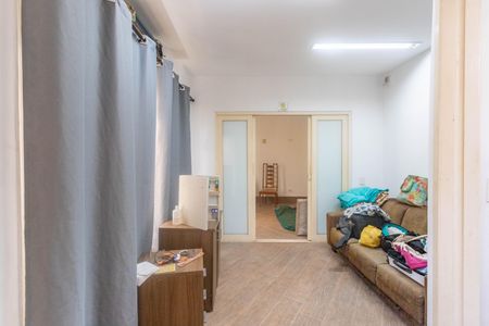 Casa à venda com 750m², 4 quartos e 4 vagas Casa à venda com 750m², 4 quartos e 4 vagasCasa 2 - Sala