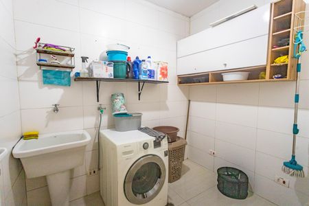 Casa à venda com 750m², 4 quartos e 4 vagas Casa à venda com 750m², 4 quartos e 4 vagasÁrea de serviço