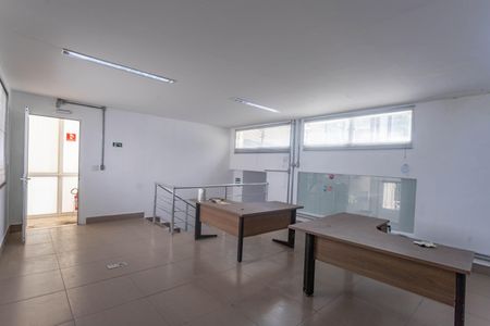 Casa à venda com 750m², 4 quartos e 4 vagas Casa à venda com 750m², 4 quartos e 4 vagasEscritório