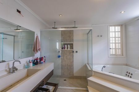 Casa à venda com 750m², 4 quartos e 4 vagasBanheiro da suíte 3