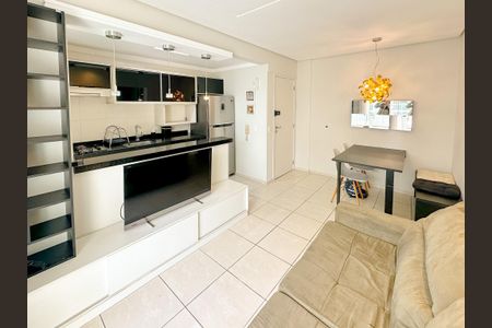 Sala de TV de apartamento para alugar com 2 quartos, 60m² em Ingleses do Rio Vermelho, Florianópolis