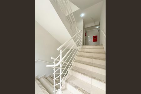 Apartamento para alugar com 60m², 2 quartos e 1 vagaEscada