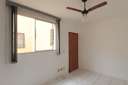 Sala de apartamento para alugar com 2 quartos, 45m² em Piratininga (venda Nova), Belo Horizonte