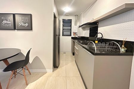 Cozinha de apartamento para alugar com 1 quarto, 45m² em Campeche, Florianópolis