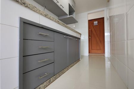 Apartamento à venda com 60m², 2 quartos e 1 vaga Apartamento à venda com 60m², 2 quartos e 1 vagaCozinha - Armários