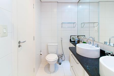 Apartamento à venda com 149m², 2 quartos e 3 vagasBanheiro da Suíte 2