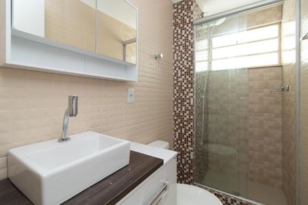 Banheiro de apartamento para alugar com 1 quarto, 48m² em Santa Tereza, Porto Alegre