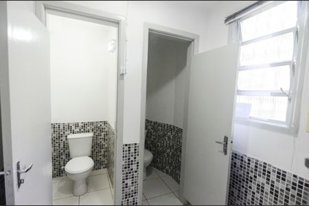 Casa para alugar com 275m², 3 quartos e 2 vagasBanheiro 1