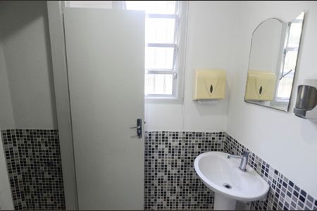 Casa para alugar com 275m², 3 quartos e 2 vagasBanheiro 1