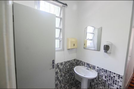 Casa para alugar com 275m², 3 quartos e 2 vagasBanheiro 1