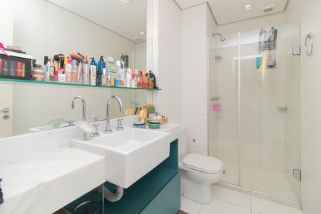 Banheiro de apartamento à venda com 1 quarto, 43m² em Cristal, Porto Alegre