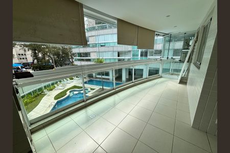 Apartamento à venda com 94m², 3 quartos e 2 vagasVaranda