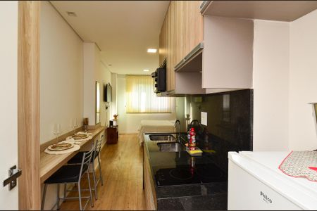 Cozinha de apartamento para alugar com 1 quarto, 35m² em União, Belo Horizonte