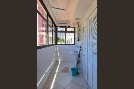 Apartamento à venda com 110m², 3 quartos e 1 vagaÁrea de Serviço