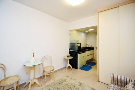 Sala de casa para alugar com 1 quarto, 27m² em Cerqueira César, São Paulo