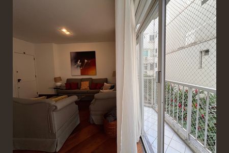 Apartamento para alugar com 121m², 3 quartos e 2 vagas