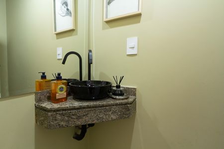 Lavabo de apartamento à venda com 4 quartos, 176m² em Vila Nova Conceição, São Paulo